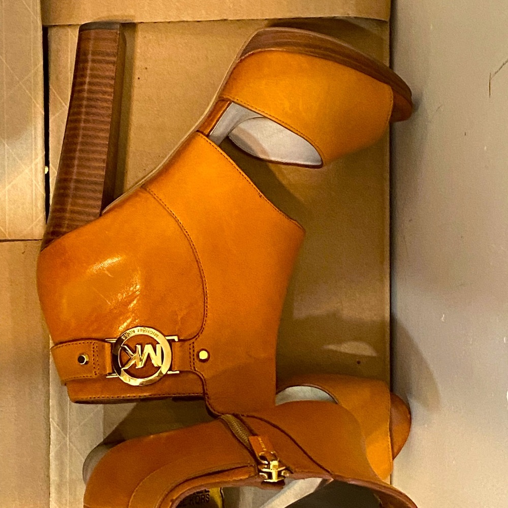 Cognac color stacked platform heels side zipper for ease this beauty fits narrow